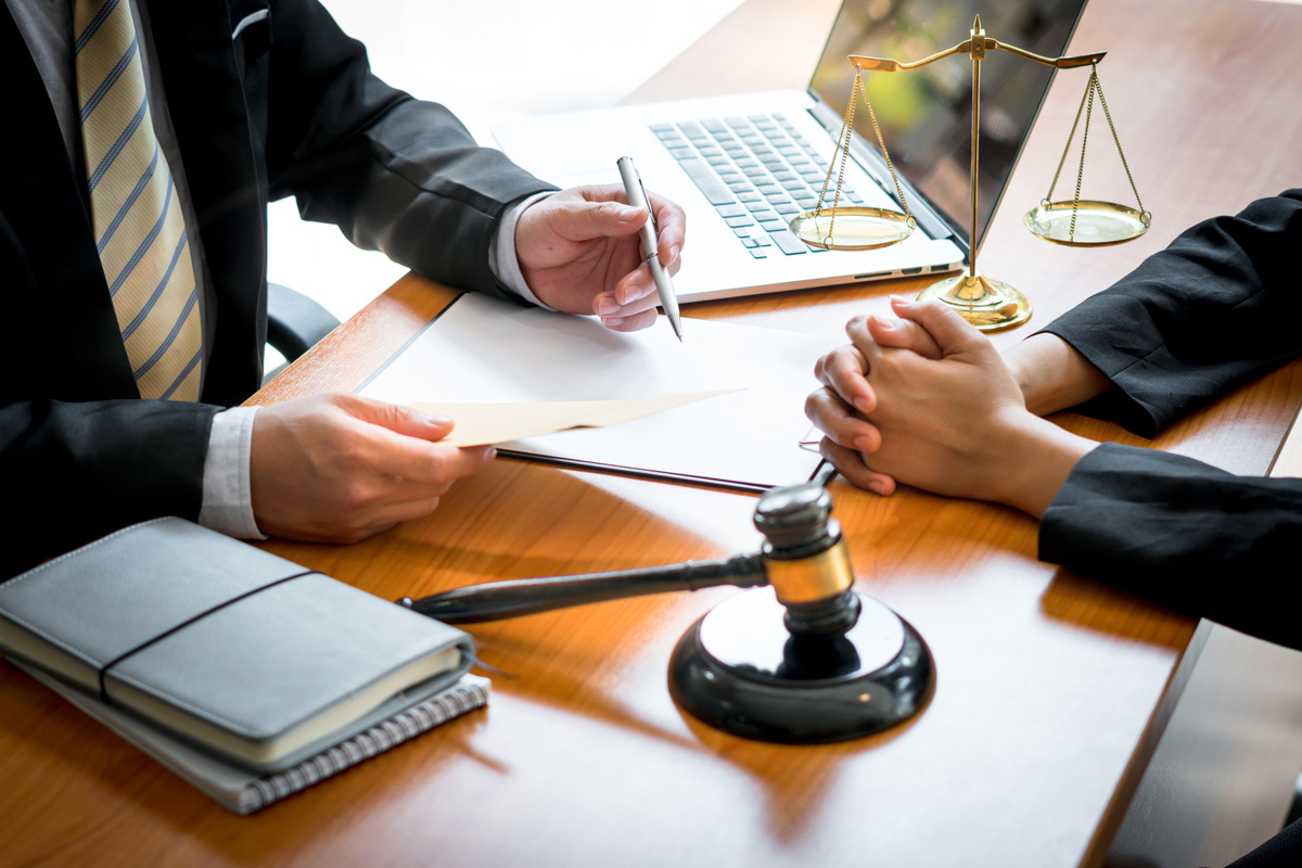 Personal injury lawyer in Hoboken NJ consulting with an injured client during a free legal consultation